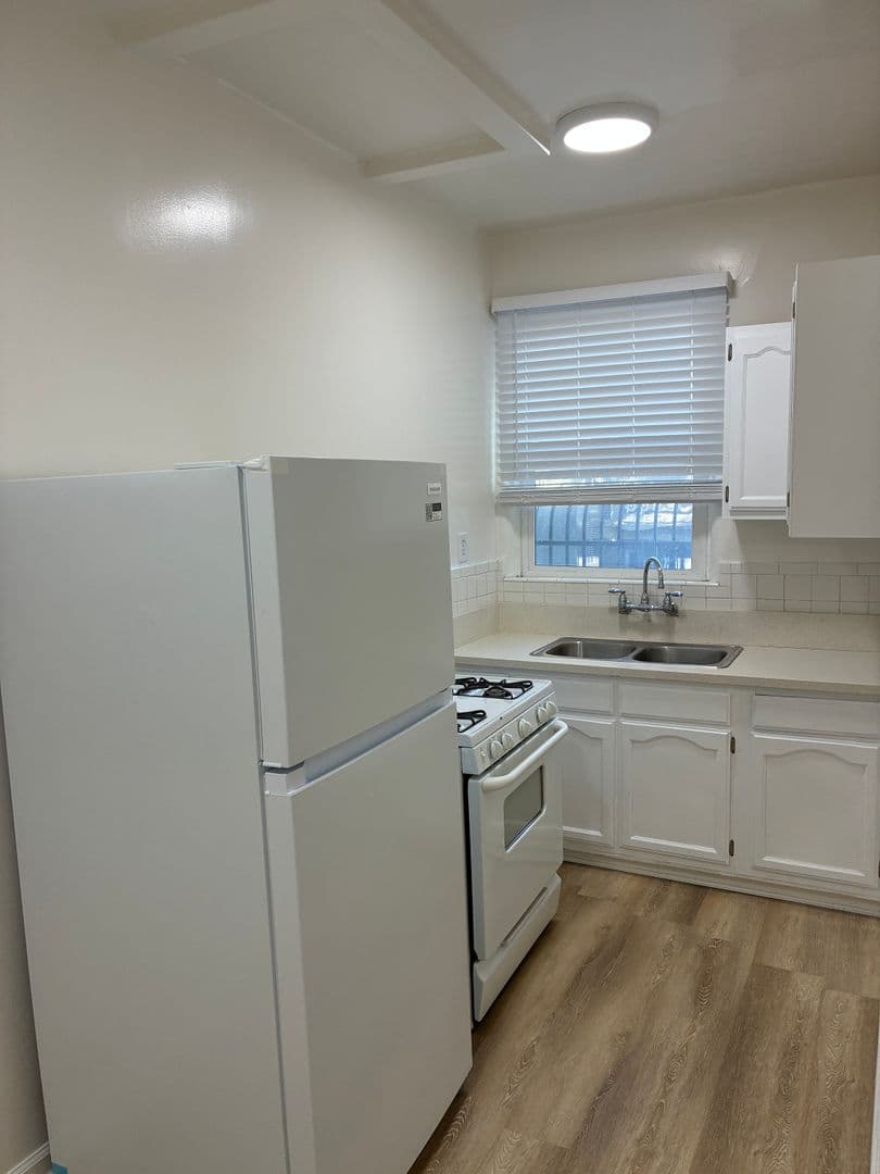 Long Beach Apartment: 230 E. 12th Street