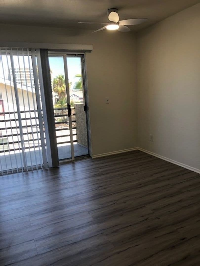 Long Beach Apartment: 1100 Elm Avenue