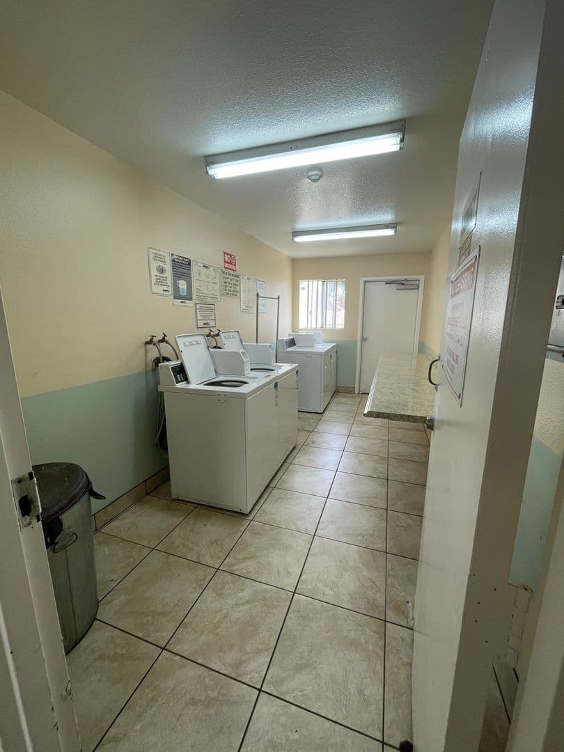 Long Beach Apartment: 1100 Elm Avenue