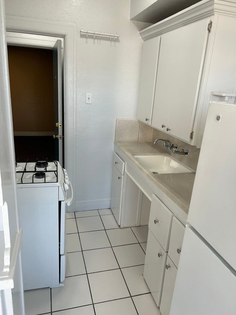 Long Beach Apartment: 330 W. Ocean Boulevard