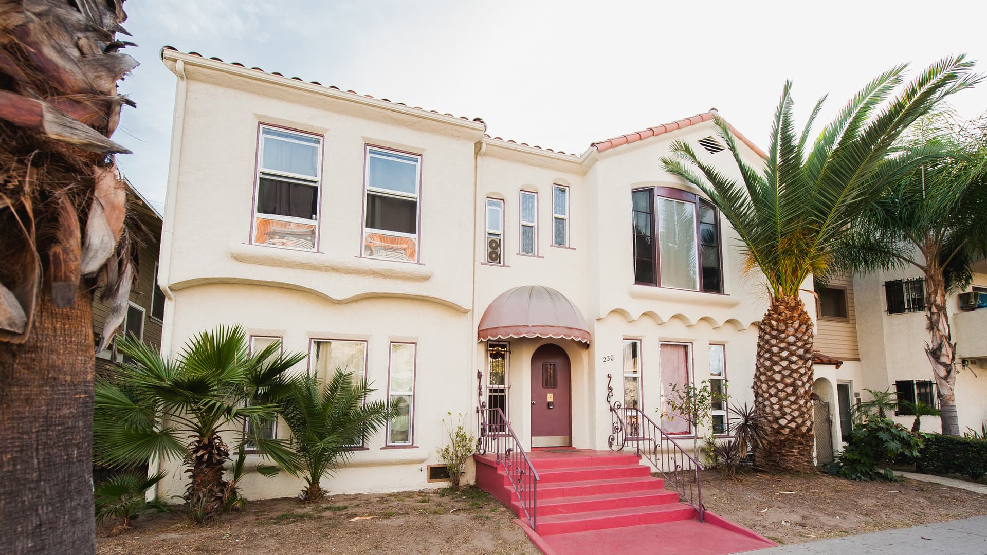 Long Beach Apartment: 230 E. 12th Street