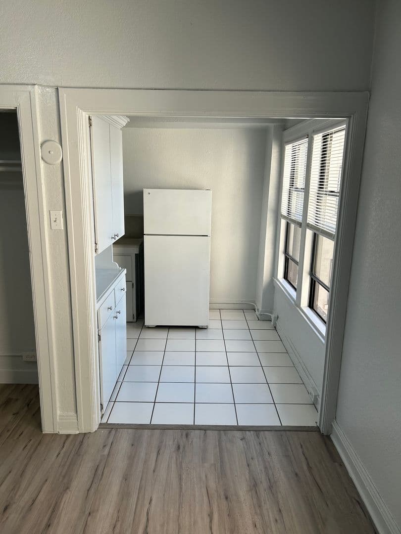 Long Beach Apartment: 330 W. Ocean Boulevard