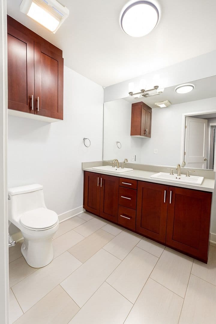 Sherman Oaks Apartment: 15210 Ventura Blvd.