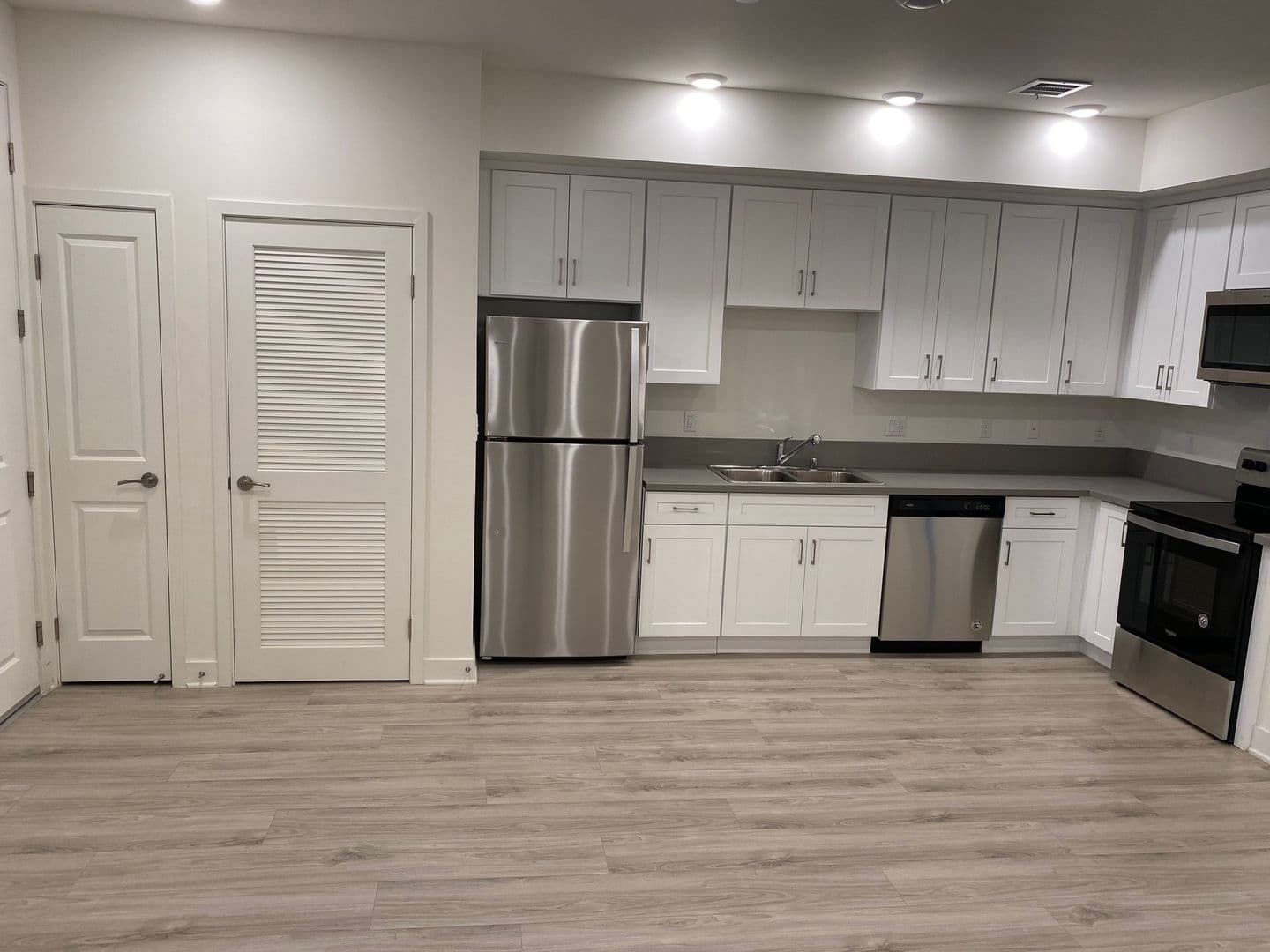 North Hollywood Apartment: 5610 Camellia Avenue