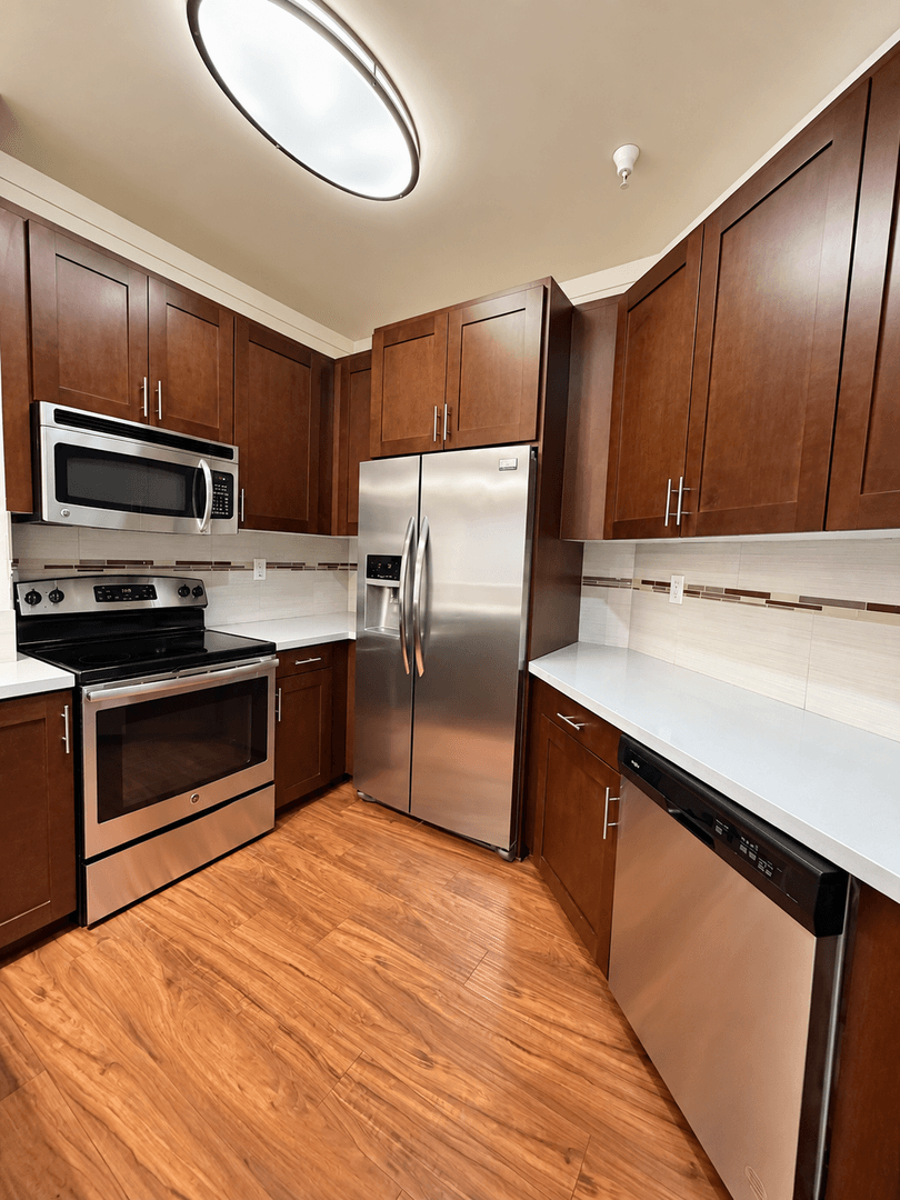 Sherman Oaks Apartment: 15210 Ventura Blvd.