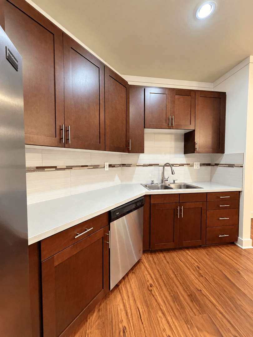 Sherman Oaks Apartment: 15210 Ventura Blvd.