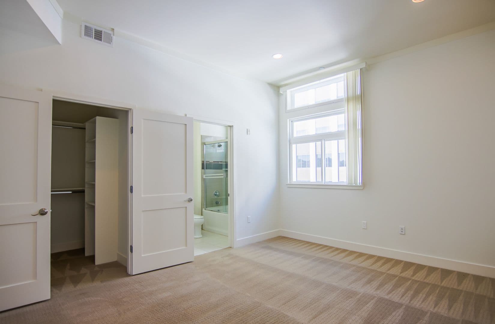 Sherman Oaks Apartment: 15210 Ventura Blvd.