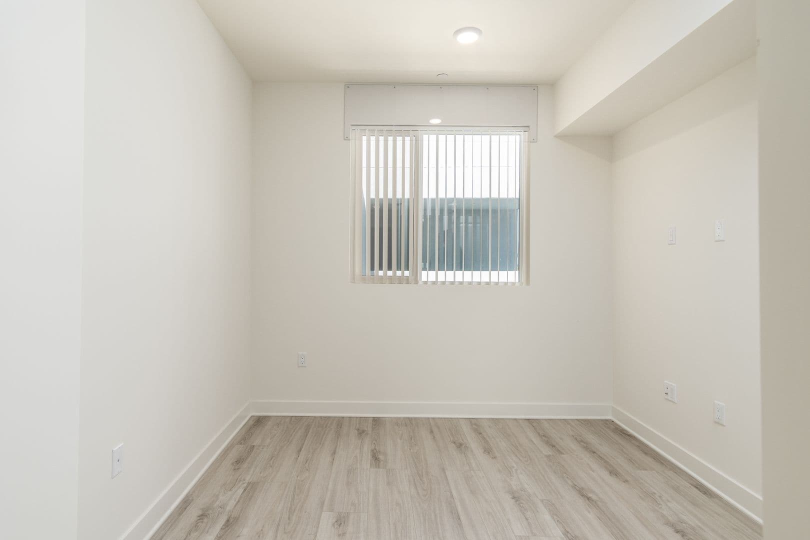 North Hollywood Apartment: 5610 Camellia Avenue