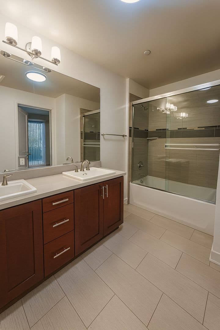 Sherman Oaks Apartment: 15210 Ventura Blvd.