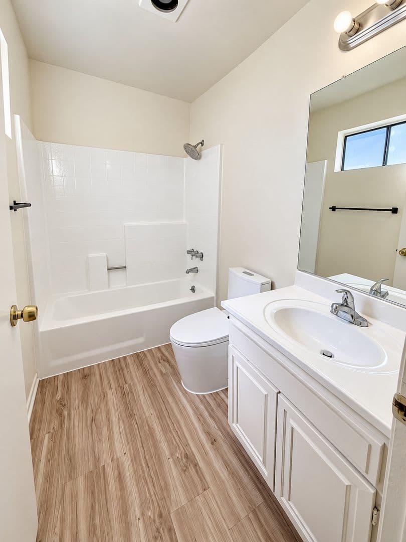 Valley Village Apartment: 5408 Carpenter Avenue