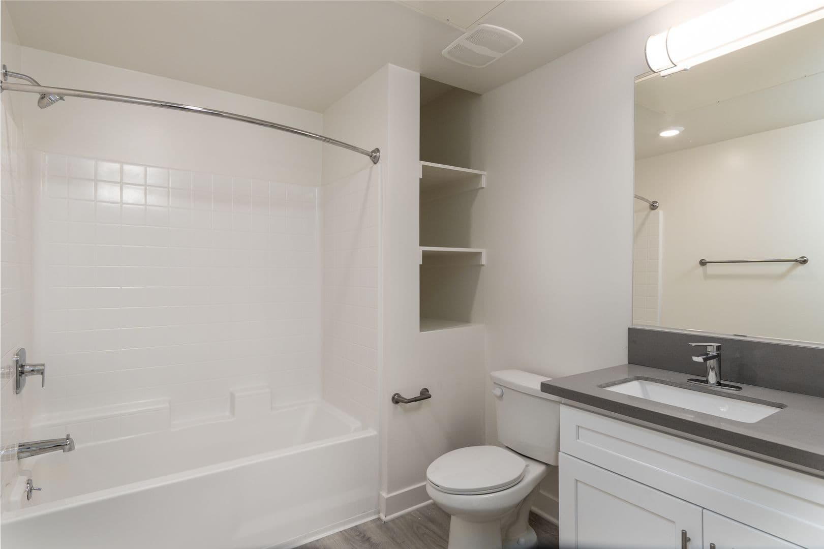 North Hollywood Apartment: 5610 Camellia Avenue
