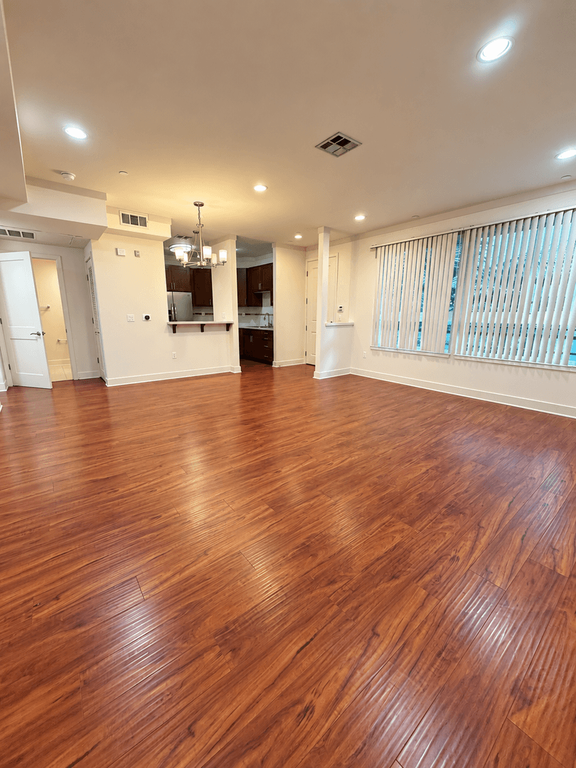 Sherman Oaks Apartment: 15210 Ventura Blvd.