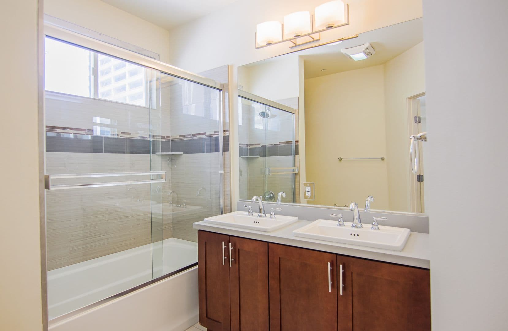 Sherman Oaks Apartment: 15210 Ventura Blvd.