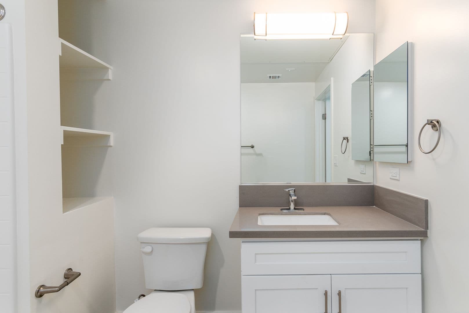 North Hollywood Apartment: 5610 Camellia Avenue