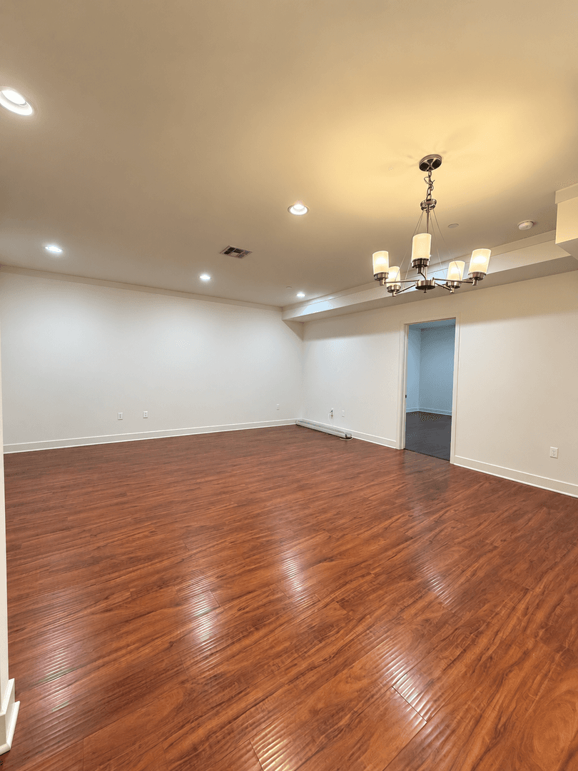 Sherman Oaks Apartment: 15210 Ventura Blvd.