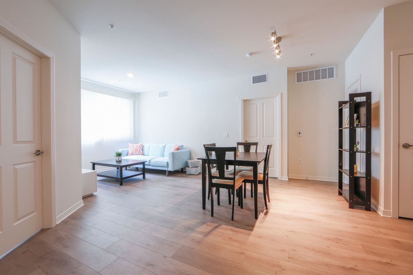 North Hollywood Apartment: 11430 Burbank Boulevard