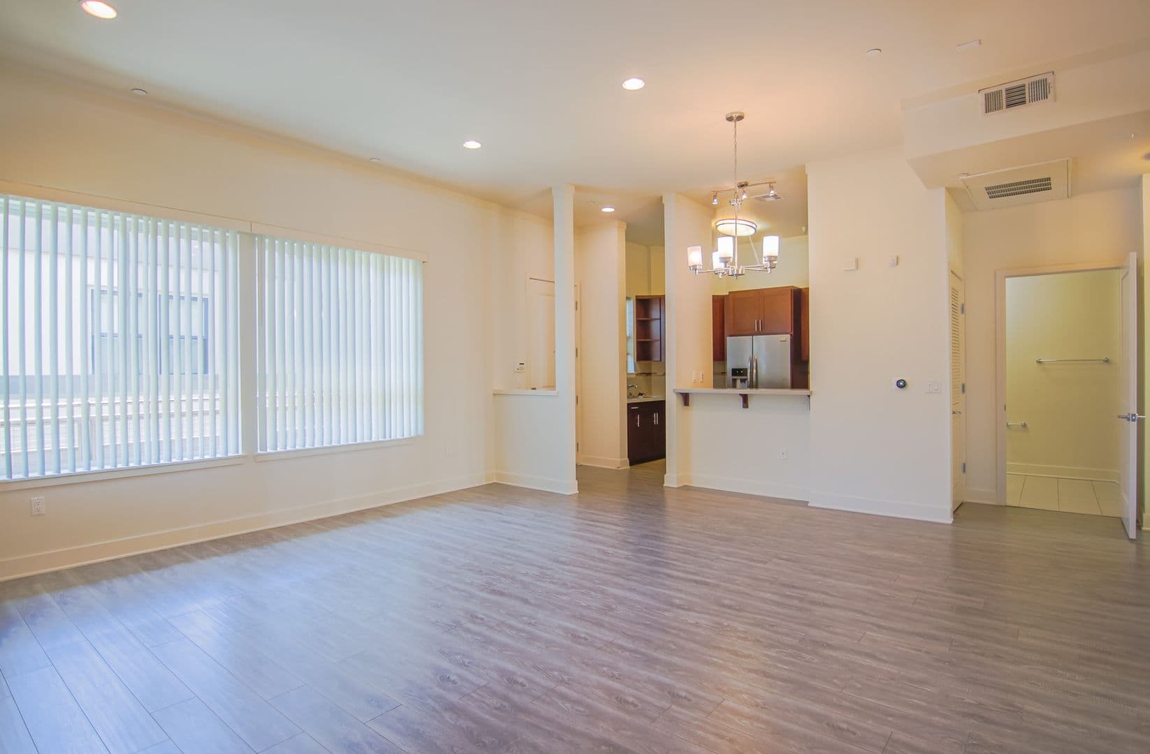 Sherman Oaks Apartment: 15210 Ventura Blvd.