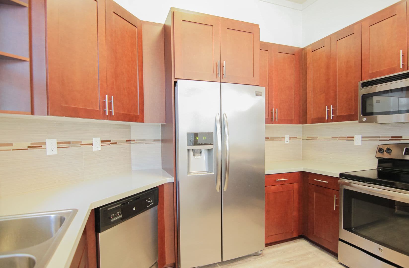 Sherman Oaks Apartment: 15210 Ventura Blvd.