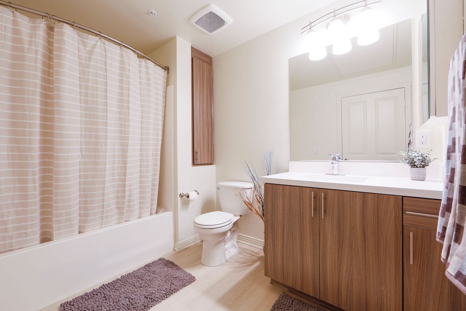 North Hollywood Apartment: 11430 Burbank Boulevard