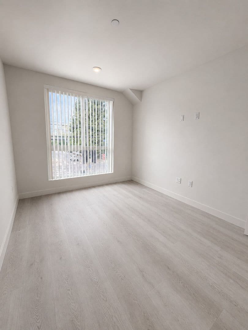 Los Angeles Apartment: 433 Rosenell Terrace
