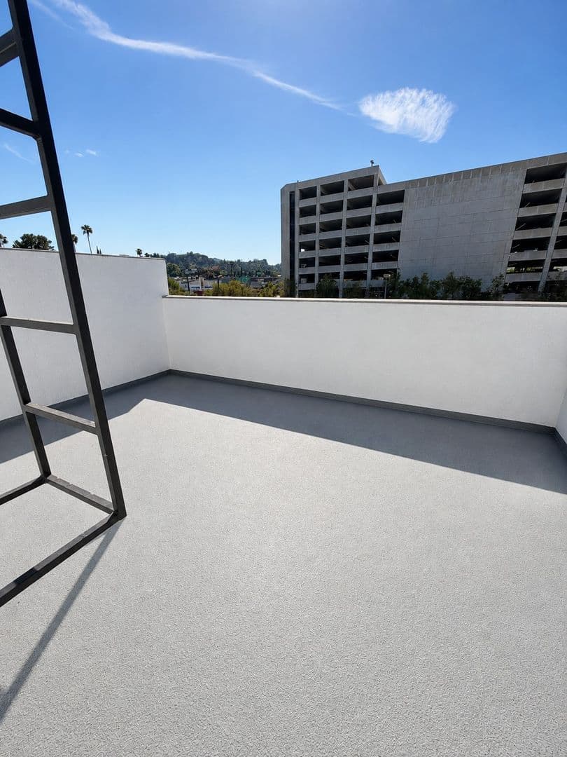Sherman Oaks Condo: 15225 Dickens St.