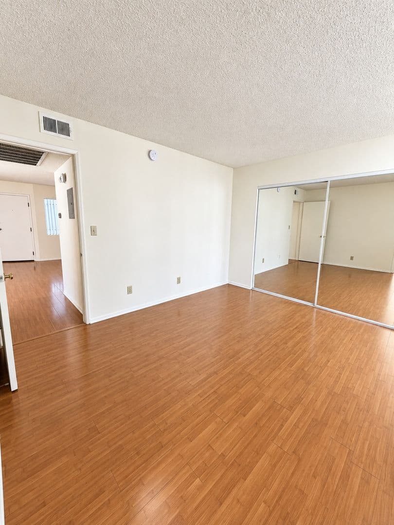 Valley Village Apartment: 5408 Carpenter Avenue
