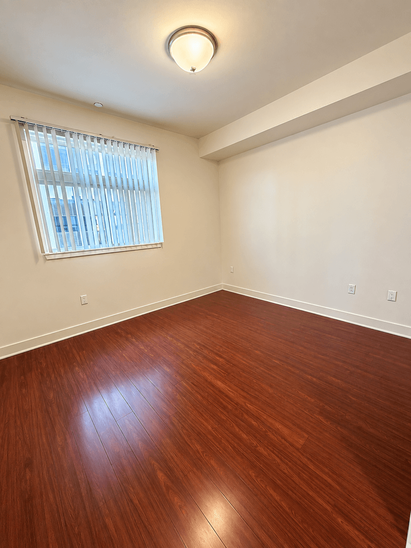 Sherman Oaks Apartment: 15210 Ventura Blvd.