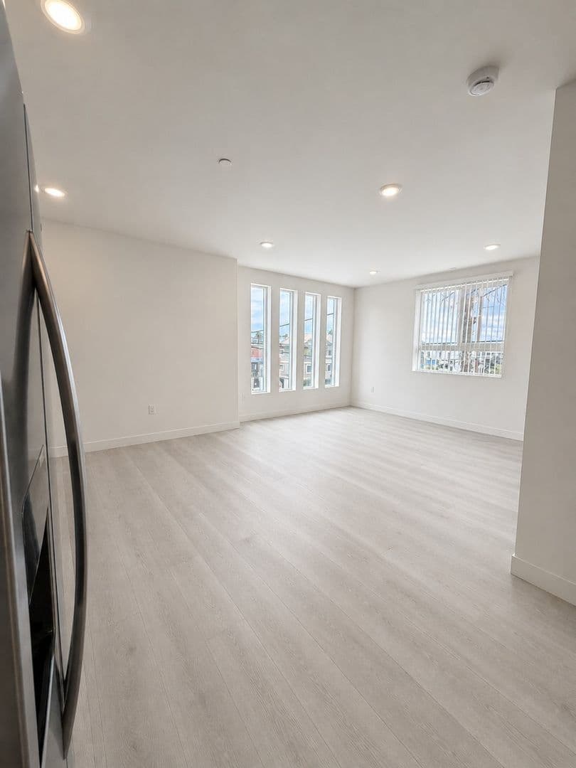 Los Angeles Apartment: 433 Rosenell Terrace