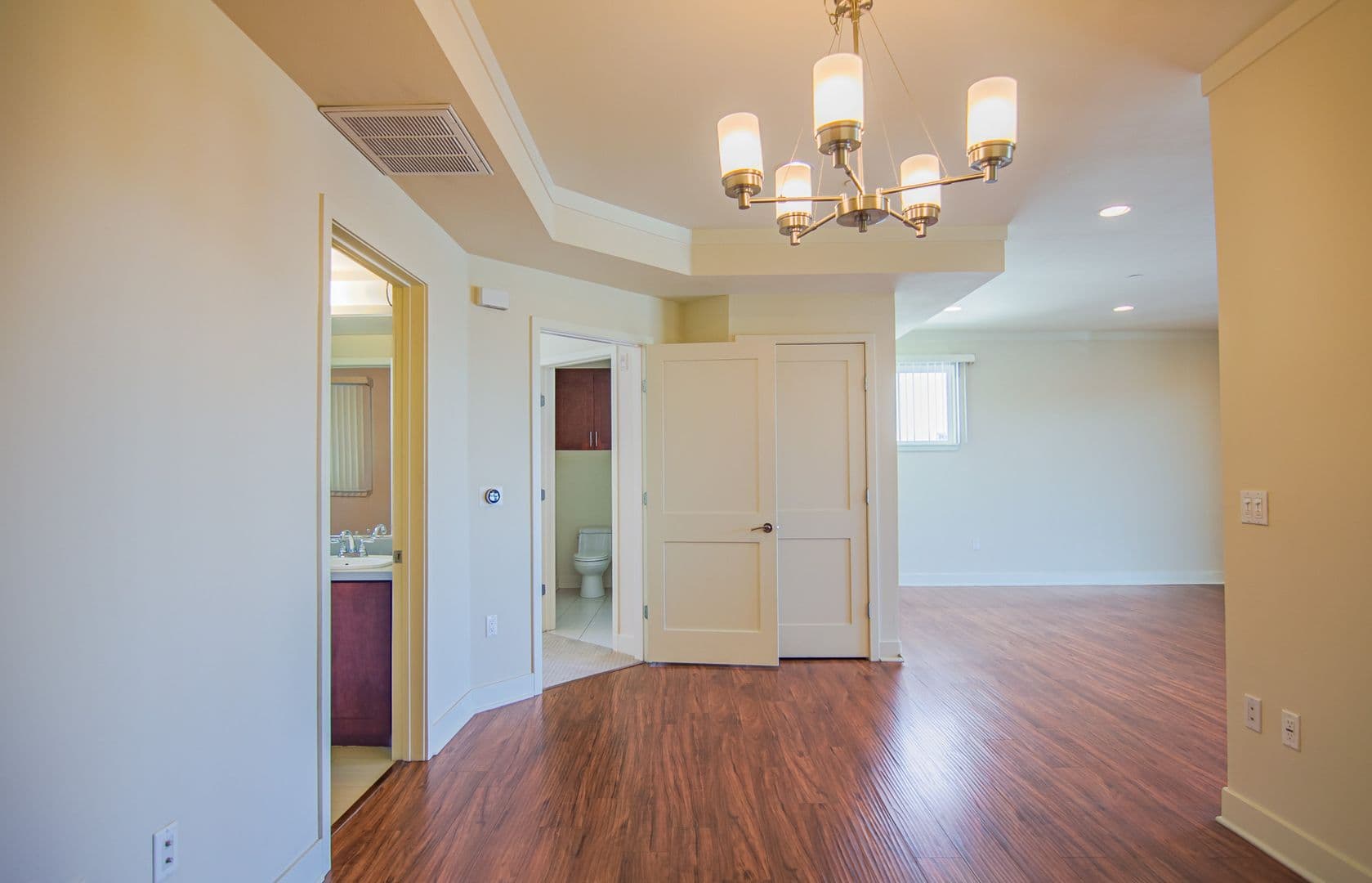 Sherman Oaks Apartment: 15210 Ventura Blvd.