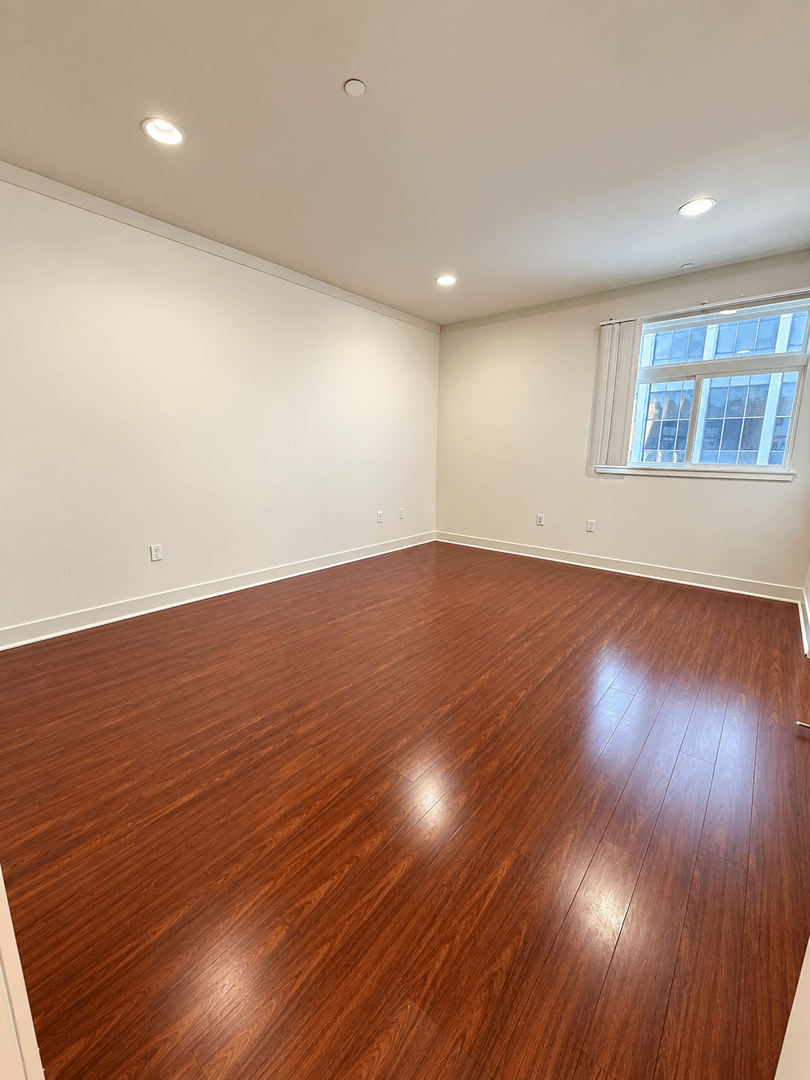 Sherman Oaks Apartment: 15210 Ventura Blvd.