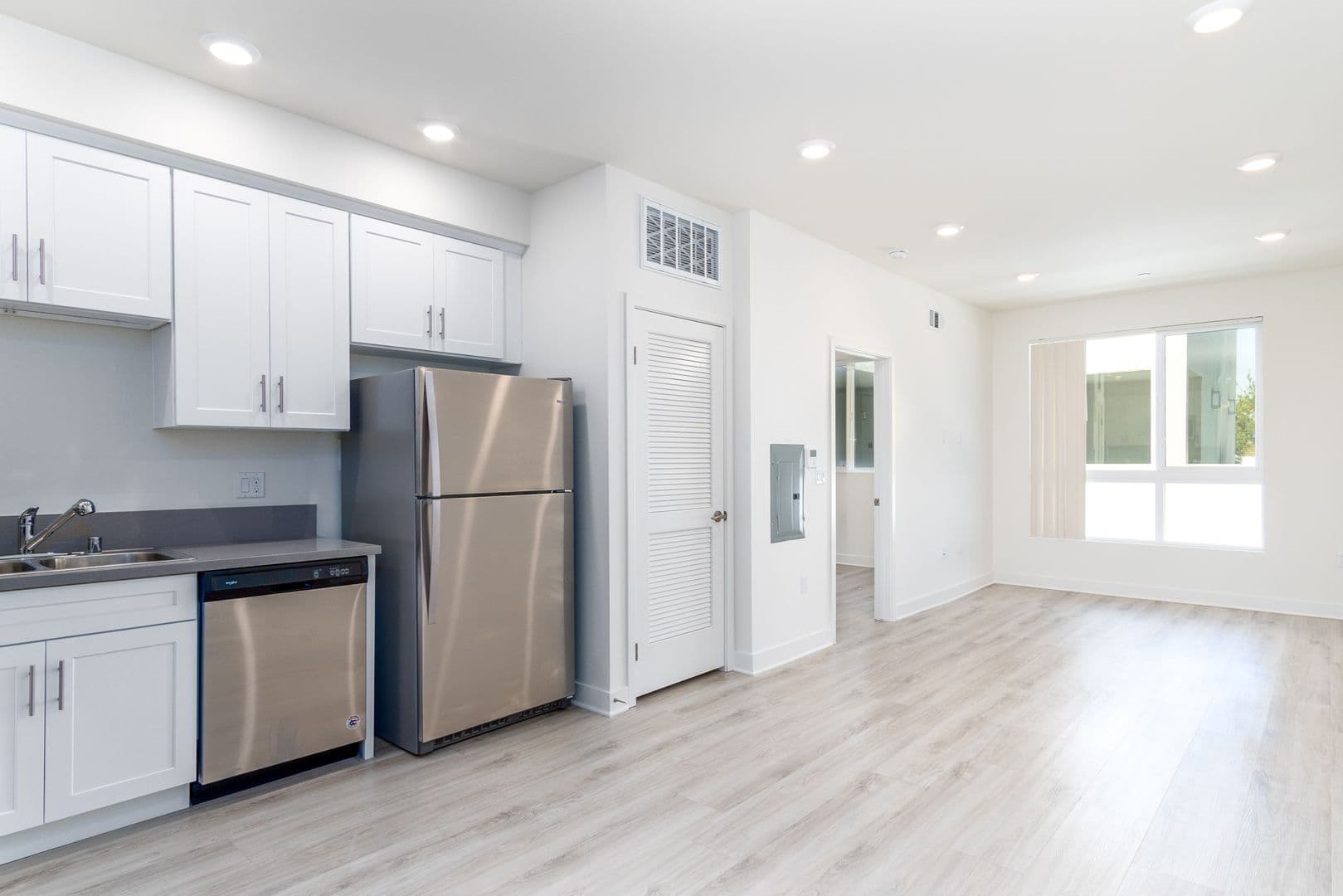 North Hollywood Apartment: 5610 Camellia Avenue