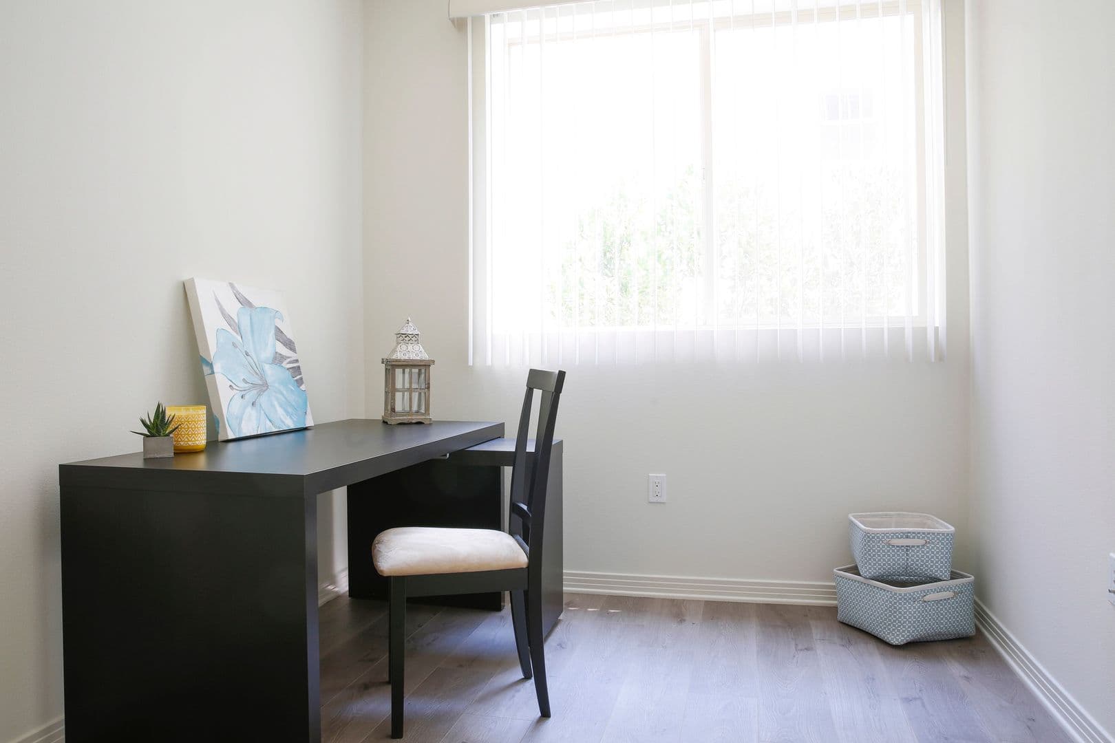 North Hollywood Apartment: 11430 Burbank Boulevard