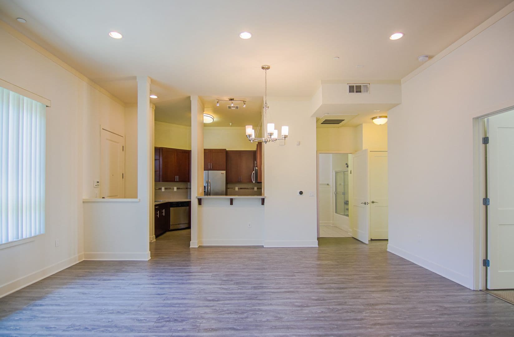 Sherman Oaks Apartment: 15210 Ventura Blvd.