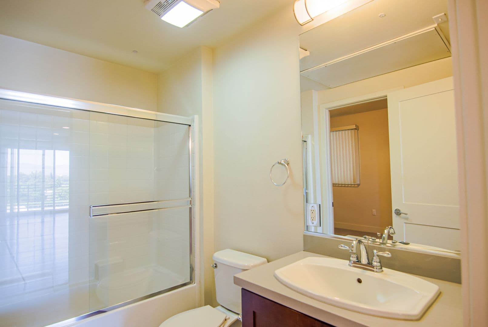 Sherman Oaks Apartment: 15210 Ventura Blvd.