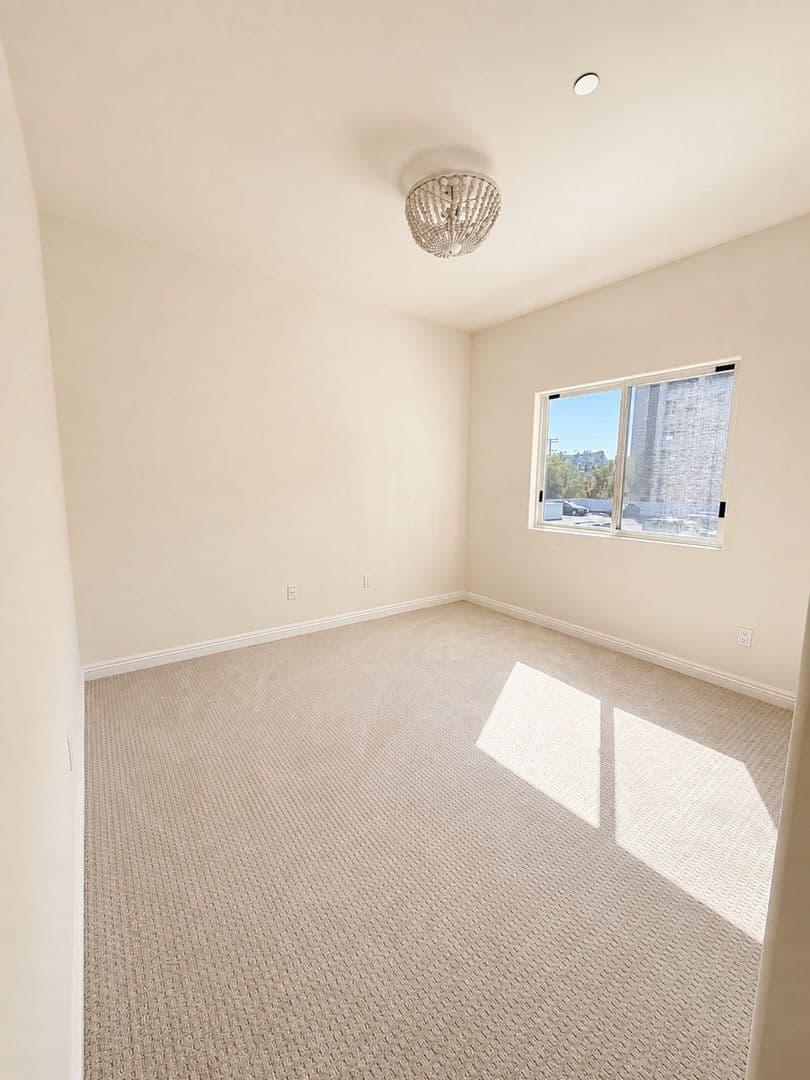Sherman Oaks Condo: 15225 Dickens St.
