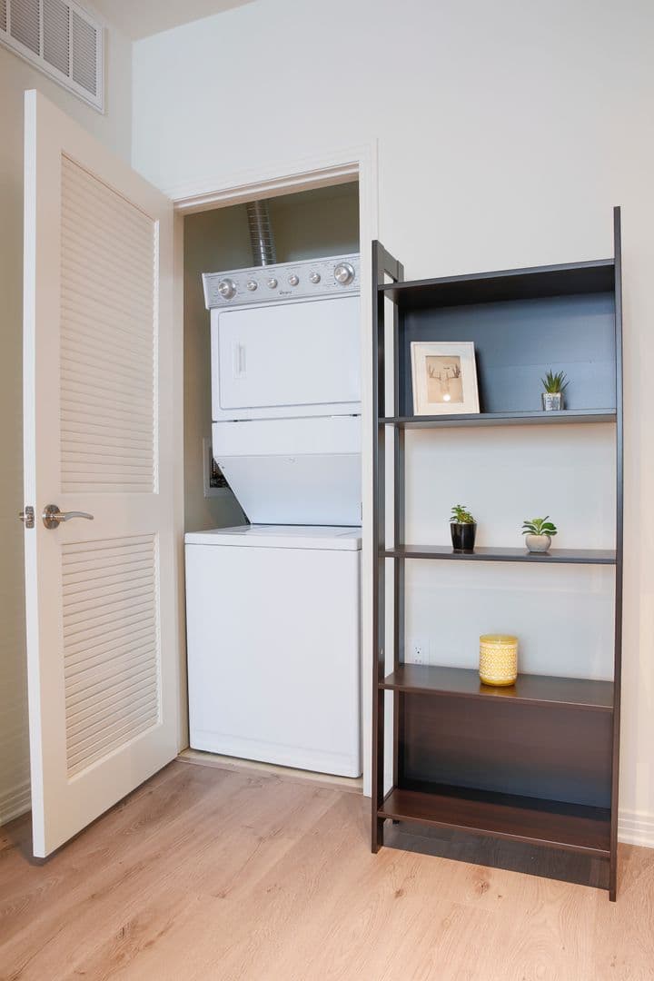 North Hollywood Apartment: 11430 Burbank Boulevard