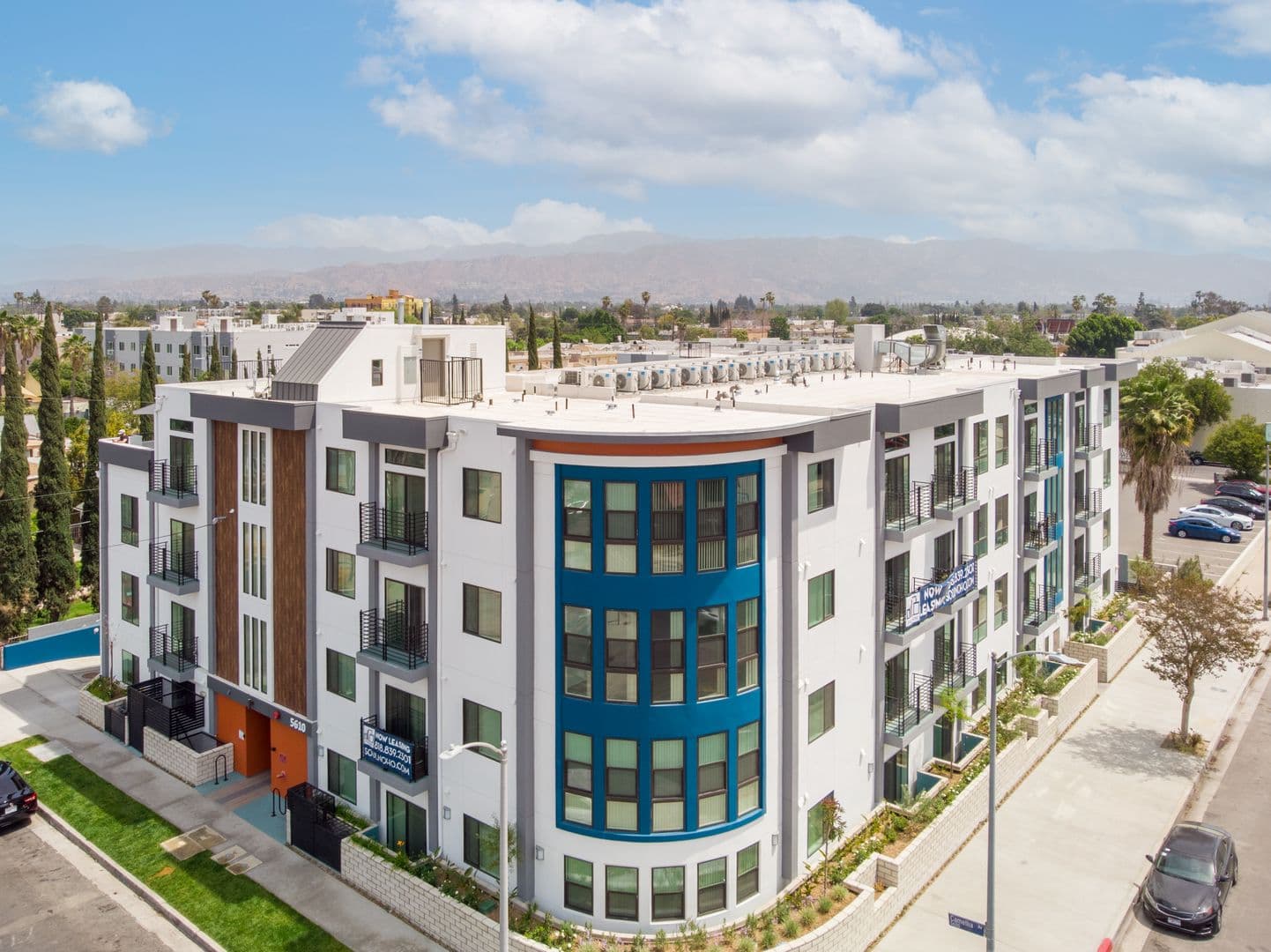 North Hollywood Apartment: 5610 Camellia Avenue