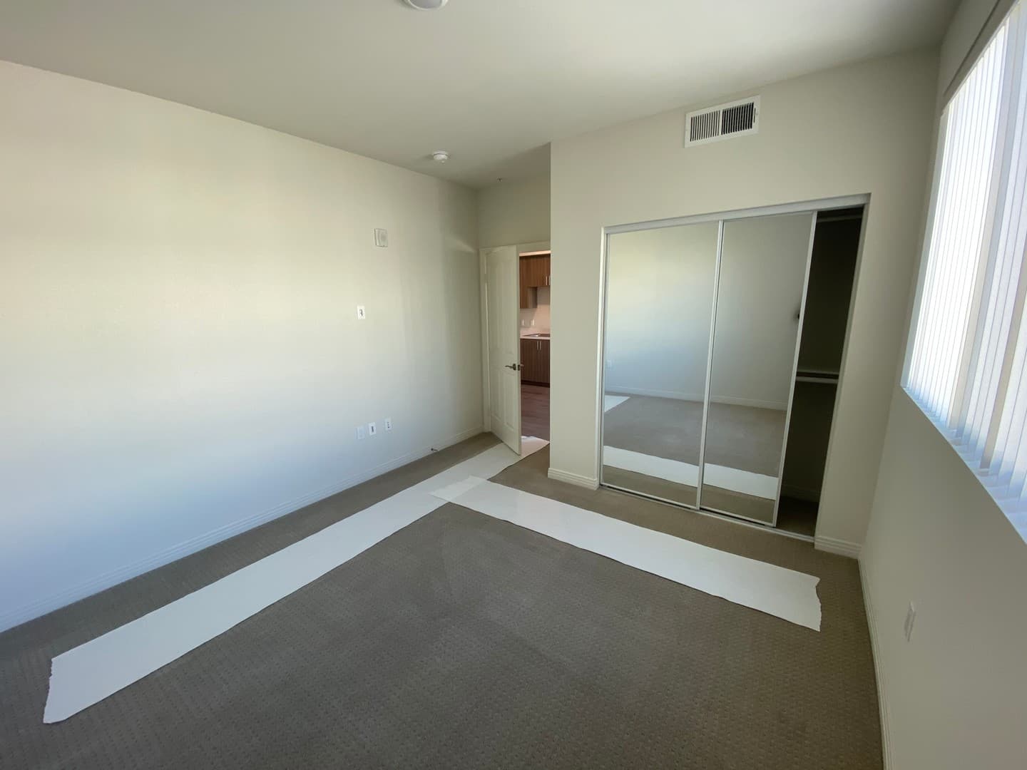 North Hollywood Apartment: 11430 Burbank Boulevard