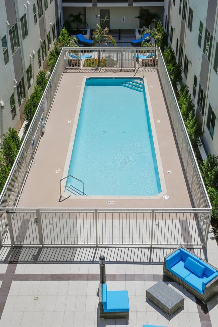 North Hollywood Apartment: 11430 Burbank Boulevard