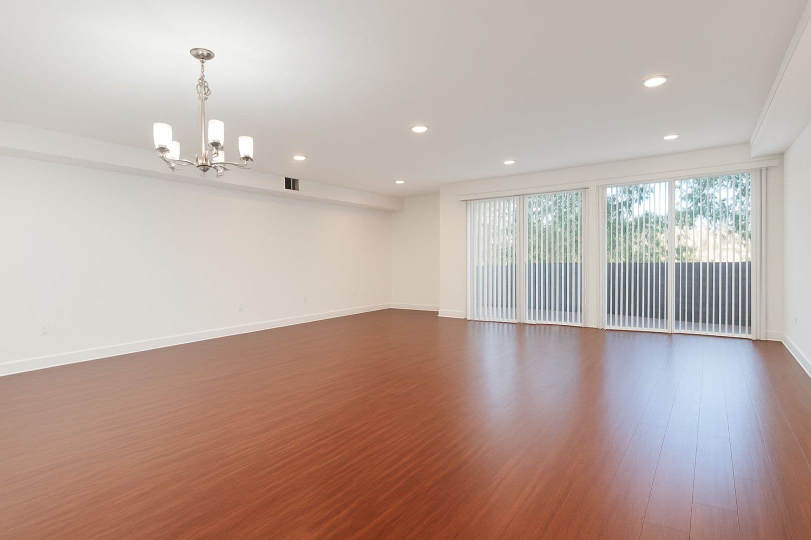 Sherman Oaks Apartment: 15210 Ventura Blvd.