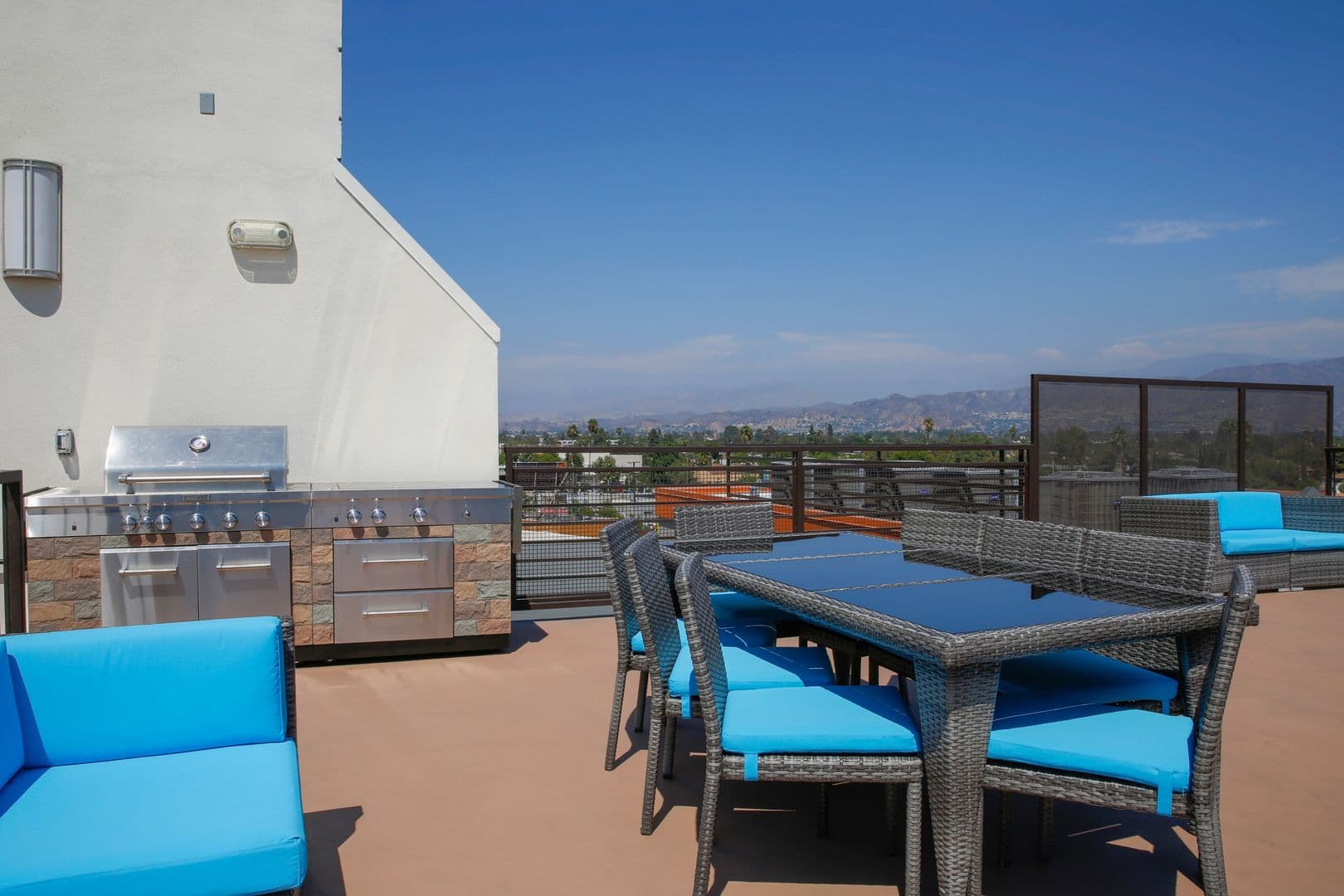 North Hollywood Apartment: 11430 Burbank Boulevard