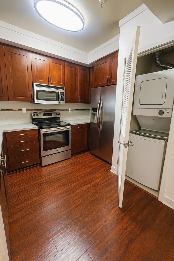 Sherman Oaks Apartment: 15210 Ventura Blvd.