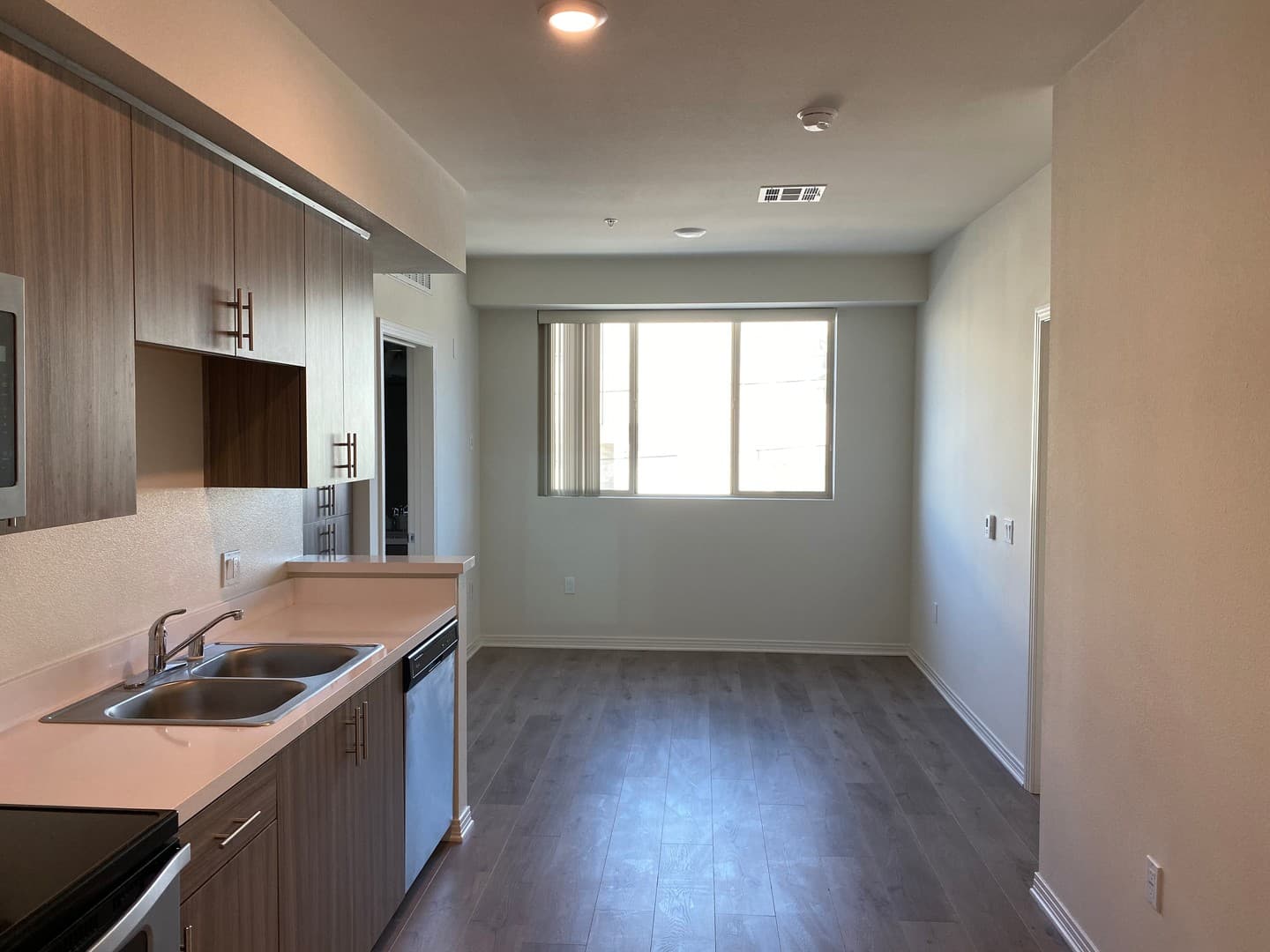 North Hollywood Apartment: 11430 Burbank Boulevard