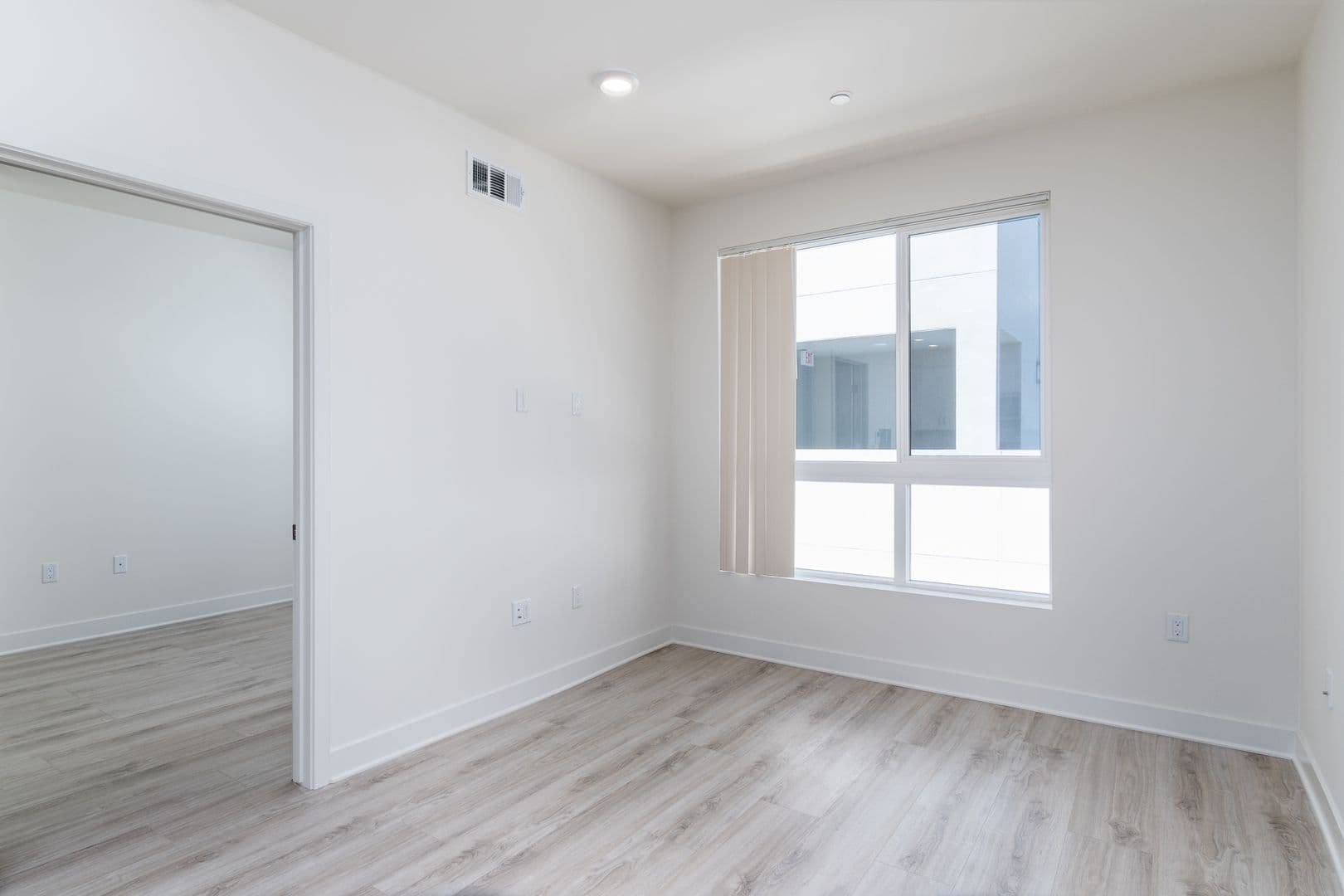 North Hollywood Apartment: 5610 Camellia Avenue