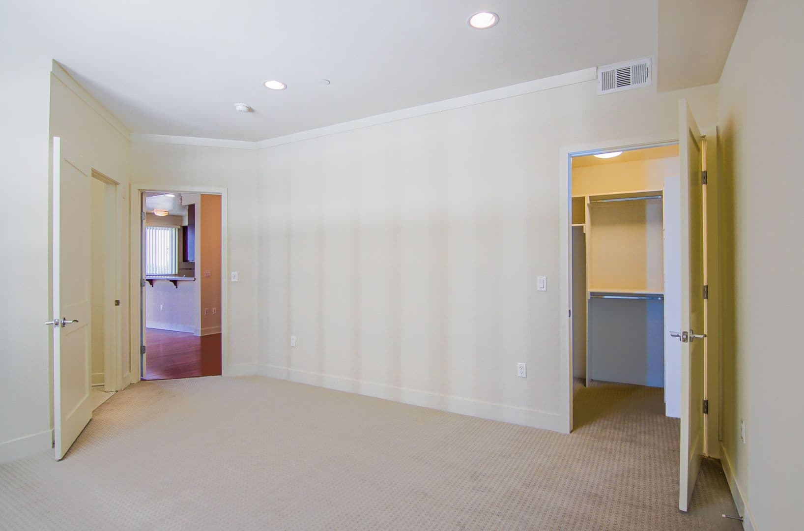 Sherman Oaks Apartment: 15210 Ventura Blvd.