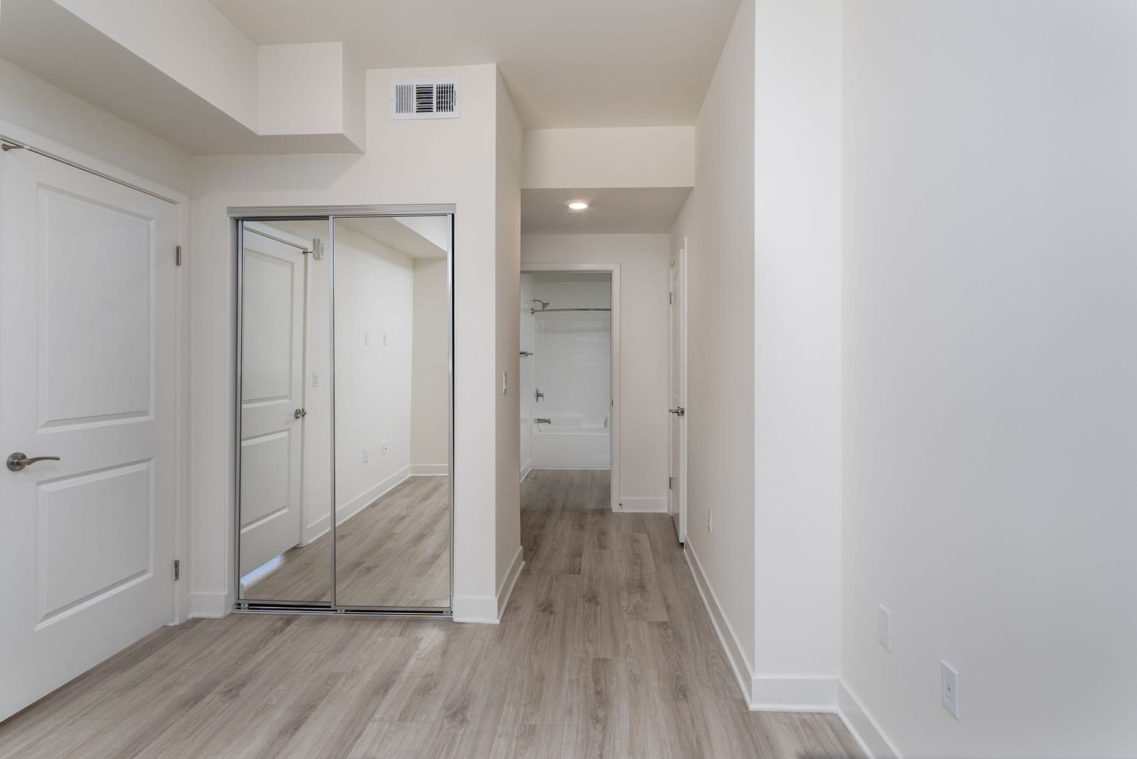 North Hollywood Apartment: 5610 Camellia Avenue