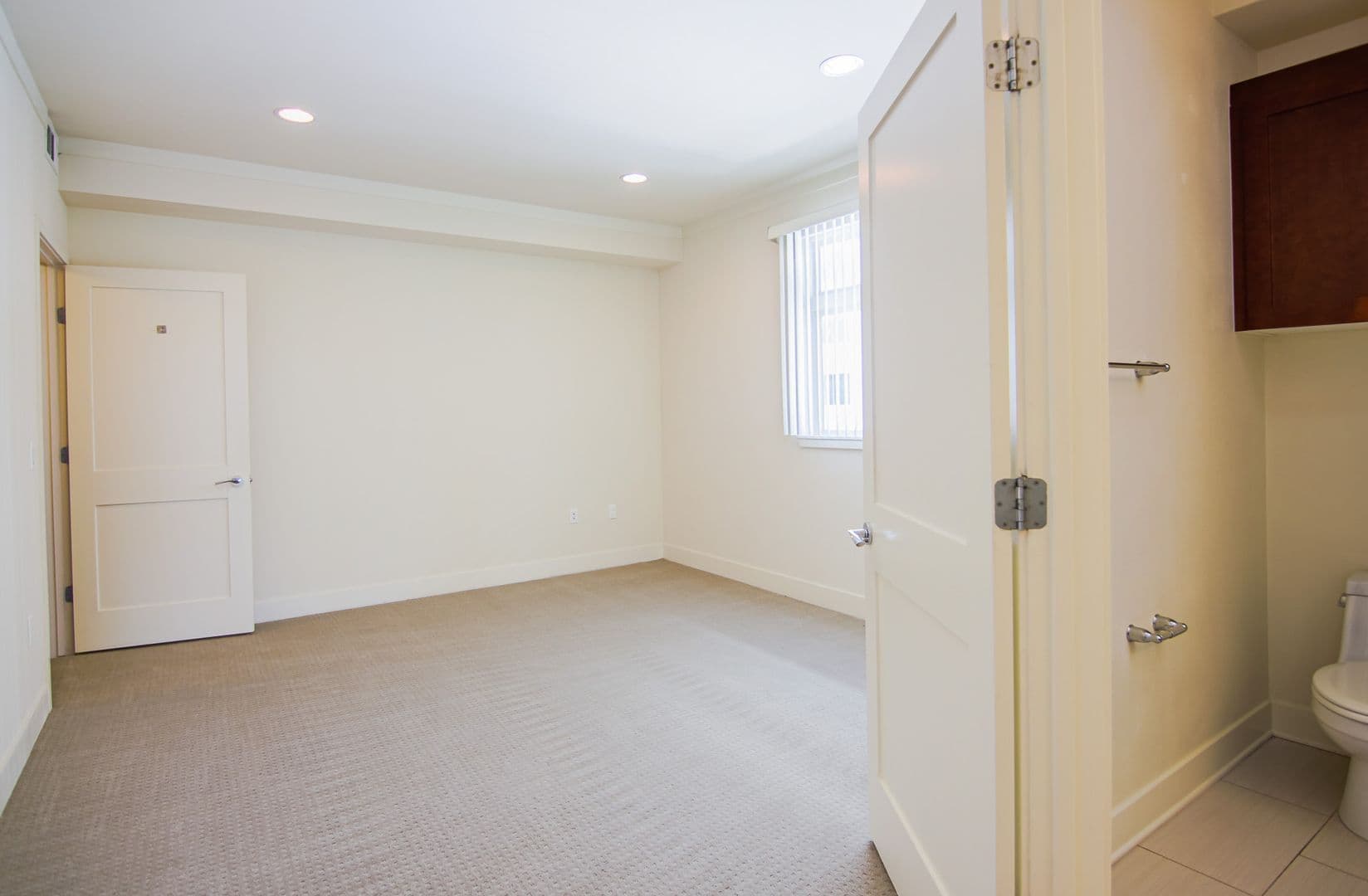 Sherman Oaks Apartment: 15210 Ventura Blvd.