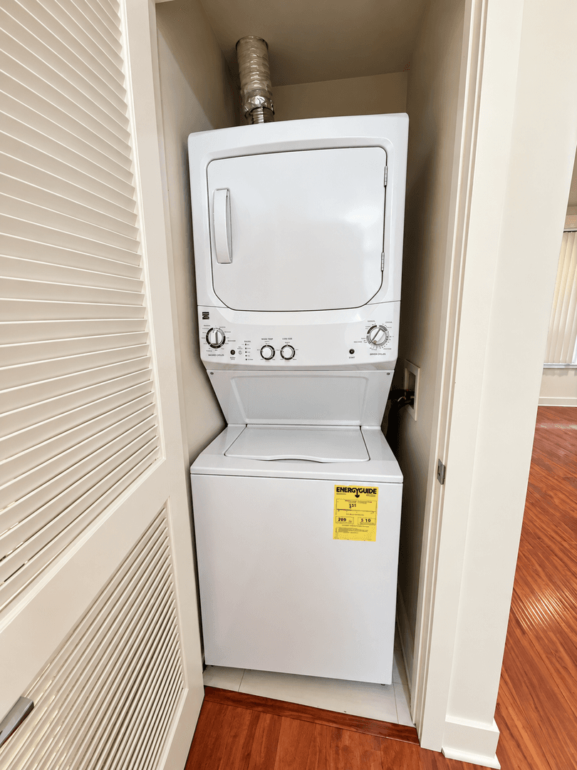 Sherman Oaks Apartment: 15210 Ventura Blvd.