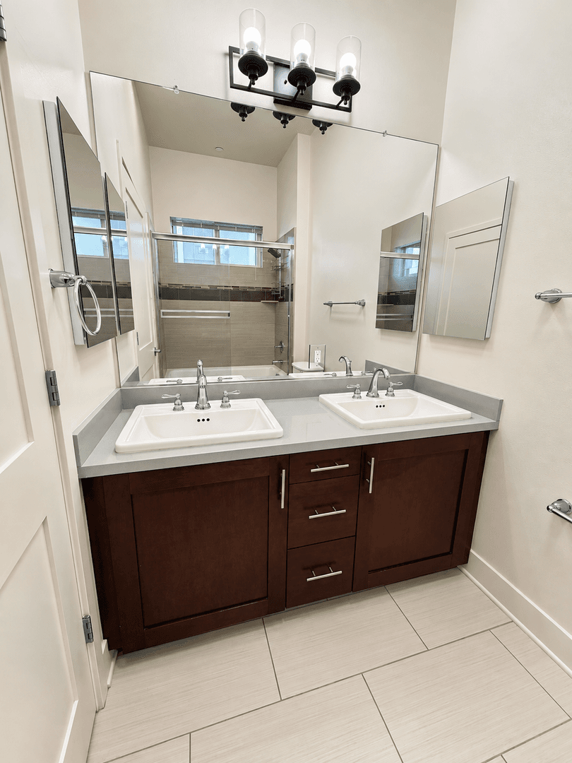 Sherman Oaks Apartment: 15210 Ventura Blvd.