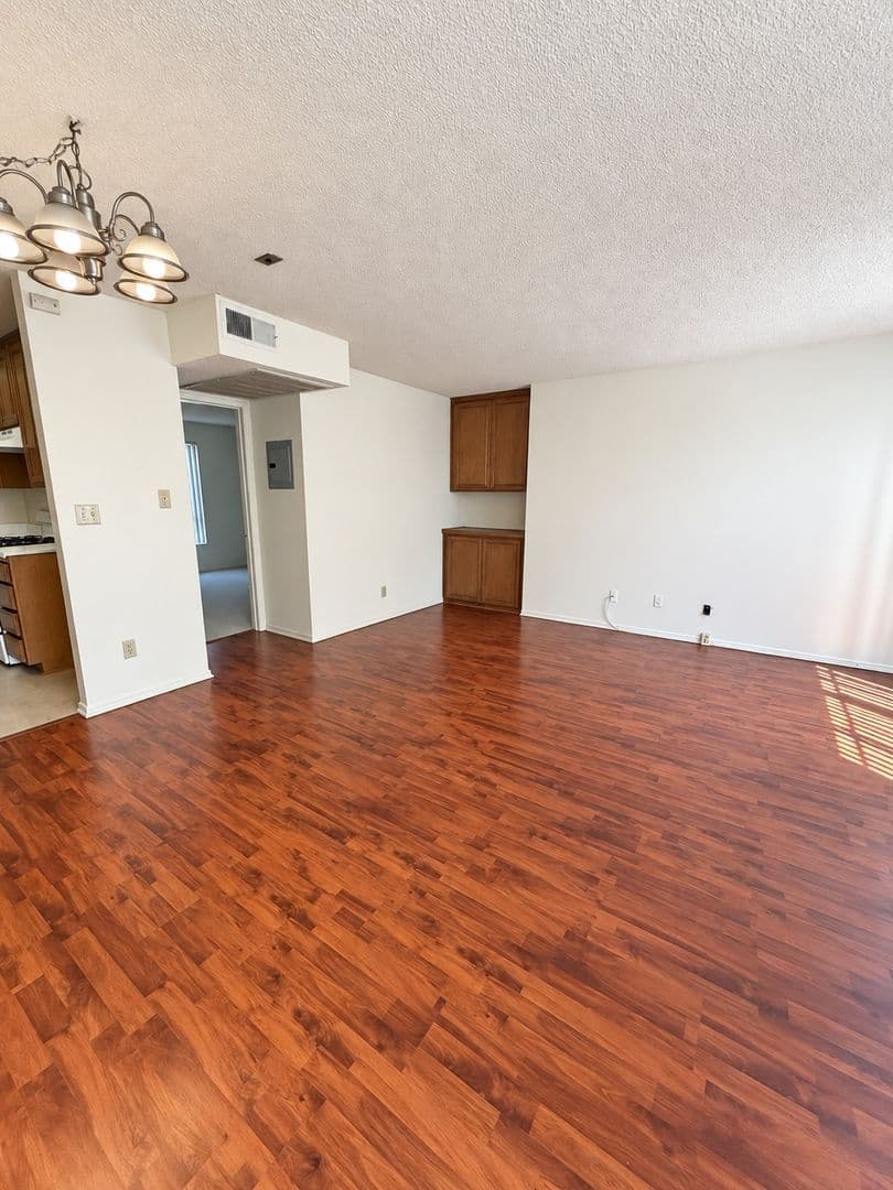 Valley Village Apartment: 5408 Carpenter Avenue